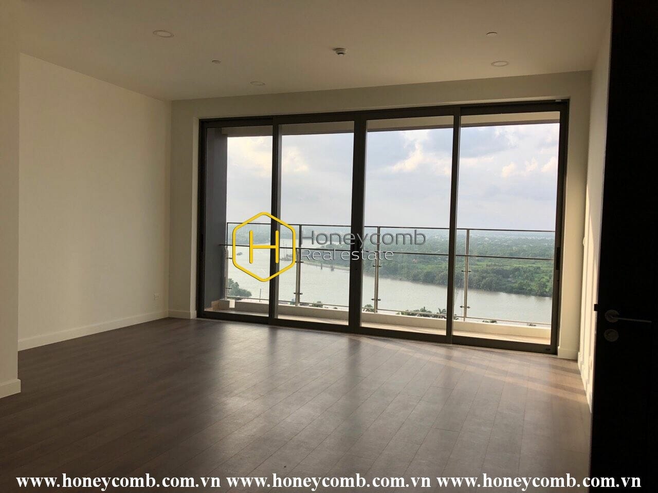 Stunning Unfurnished Apartment With Bright Tone In Nassim