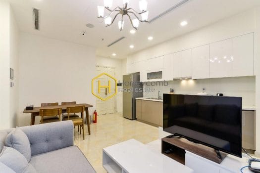 VGR L6 1109 1 result Fall in love with the delicate white color and elegant design of this apartment for rent in Vinhomes Golden River