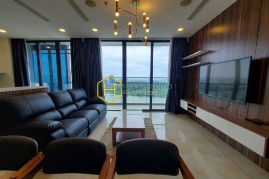 VGR A1 2104 2 result Enjoy the airy riverside view with this luxury furnished apartment in Vinhomes Golden River